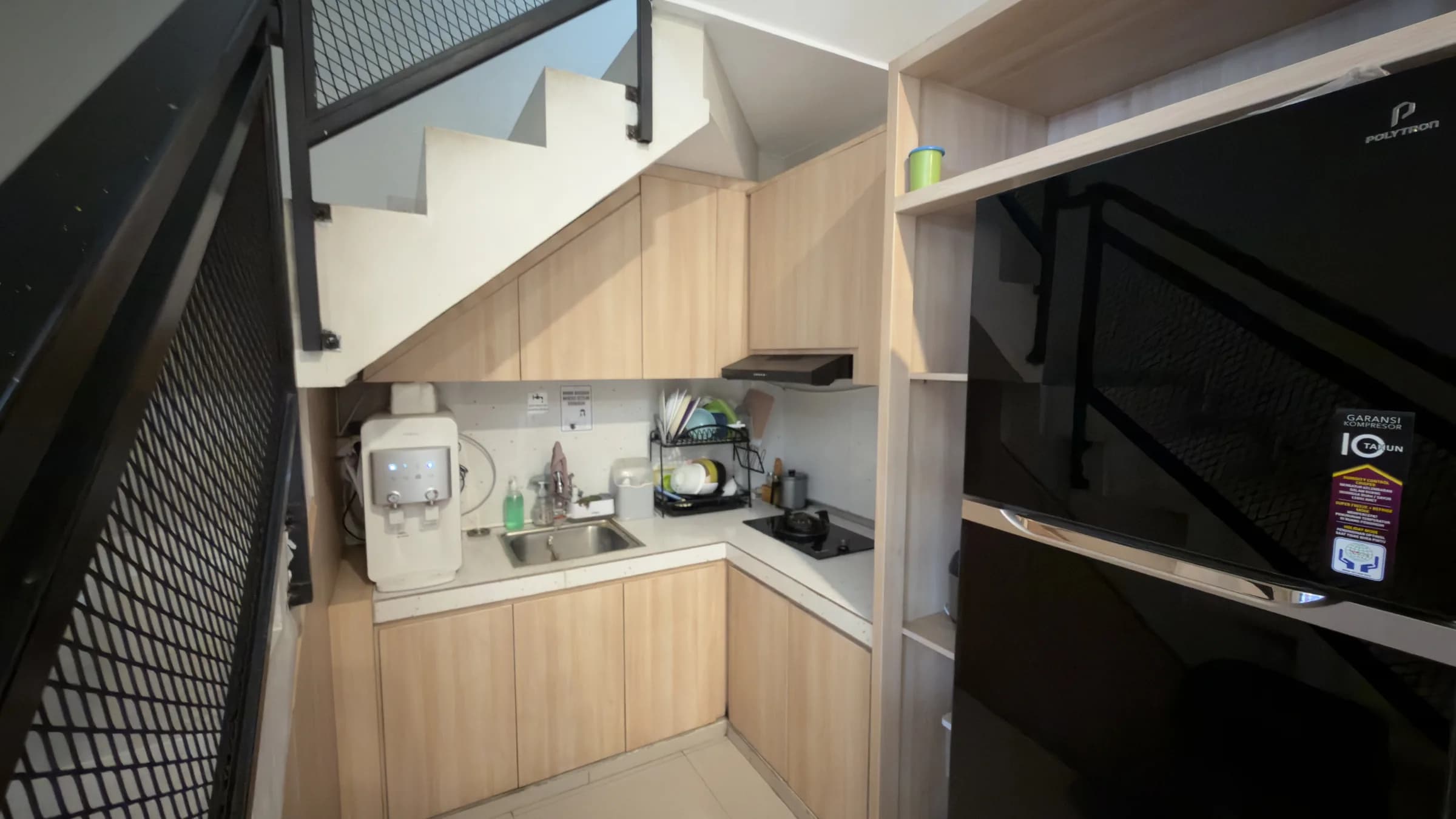Interior kamar kost modern